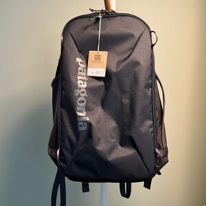 NWT - Patagonia Black Hole MLC Mini